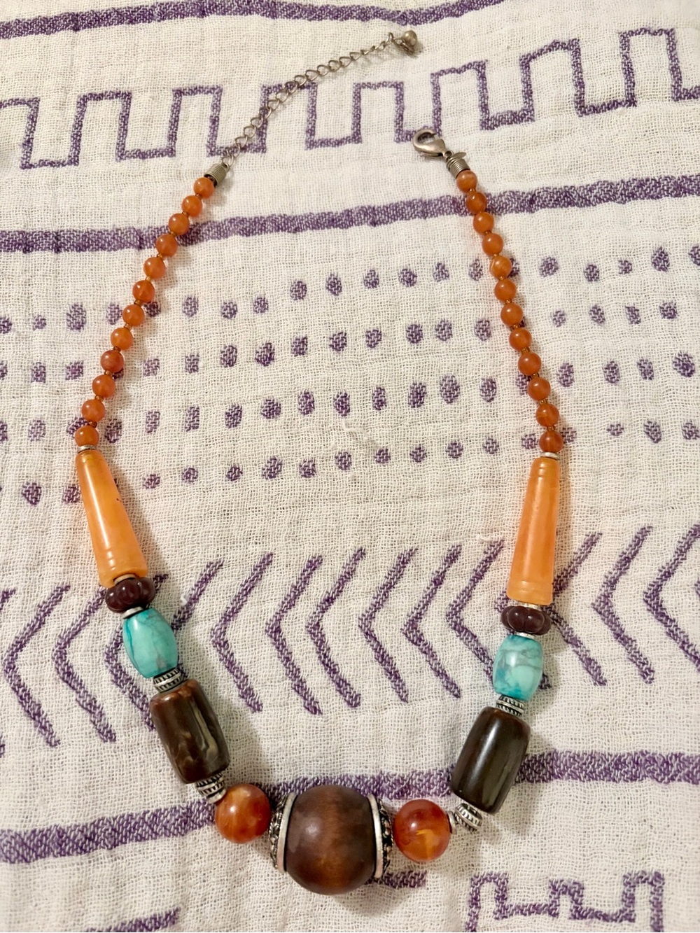 ☀️3/$15☀️ AVON Nina Ricci Turquoise Stone Wood & Acrylic Bead Necklace/Vintage
